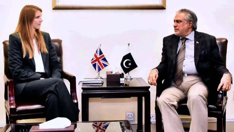 نائب وزیراعظم اسحاق ڈار سے برطانوی ہائی کمشنر کی ملاقات، دوطرفہ تعلقات پر تبادلہ خیال