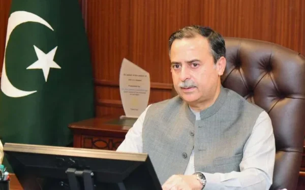 پاکستان تیل ذخیرہ کرنے کا مرکز بننے کے لیے پرعزم، وزیر بحری امور