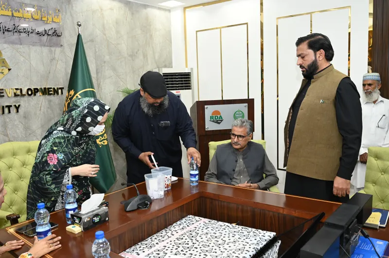 راولپنڈی ڈویلپمنٹ اتھارٹی میں حج 2027 کے لیے قرعہ اندازی (تصویر 2)