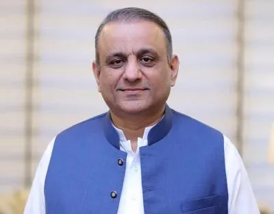 عبدالعلیم خان کا سکردو گلگت روڈ پر سیلاب سے متاثرہ پل کا معائنہ