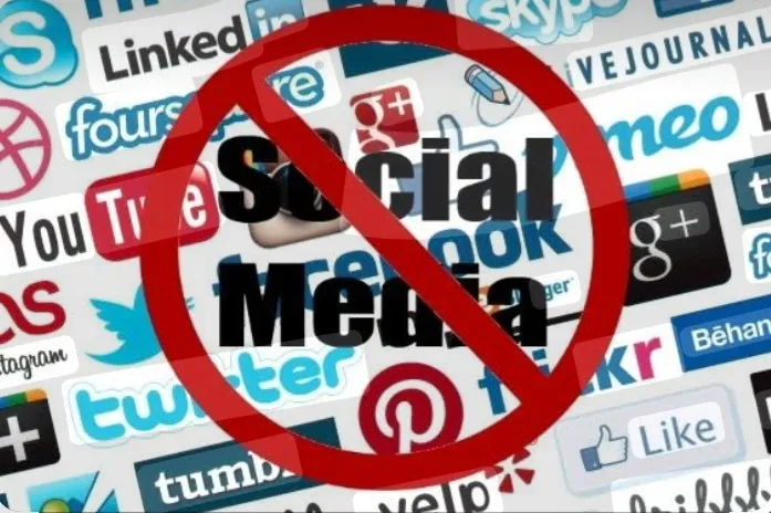 فرانس 15 سال سے کم عمر بچوں کیلئے سوشل میڈیا پر پابندی