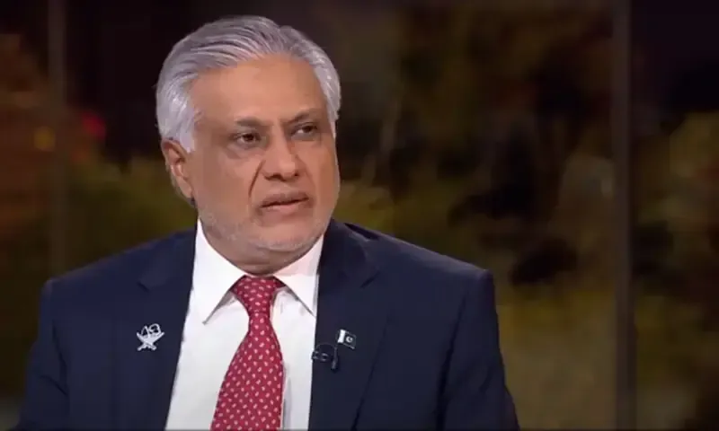 نائب وزیراعظم محمد اسحاق ڈار کی مدینہ منورہ میں روضۂ رسول ﷺ پر حاضری