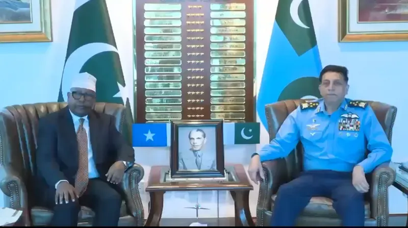 صومالیہ کے وزیر دفاع کی پاک بحریہ اور پاک فضائیہ کے سربراہان سے ملاقات، دفاعی تعاون مزید مضبوط بنانے پر اتفاق (تصویر 2)