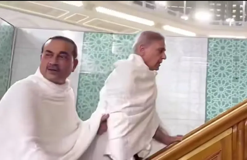 شہباز شریف، فیلڈ مارشل عاصم منیر اور وفد نے عمرہ ادا کیا، کعبہ کی زیارتِ خاص کا شرف بھی حاصل ہوا (تصویر 3)