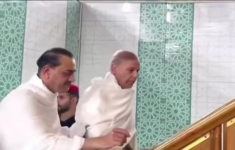 شہباز شریف، فیلڈ مارشل عاصم منیر اور وفد نے عمرہ ادا کیا، کعبہ کی زیارتِ خاص کا شرف بھی حاصل ہوا (تصویر 2)