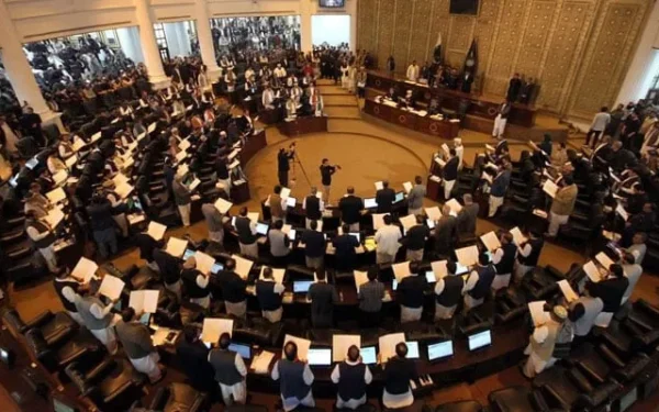 خیبر پختونخوا اسمبلی نے ارکان کے متنازع مراعاتی قانون میں ترامیم منظور کر لیں