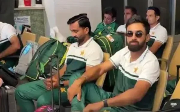 پاکستانی ٹیسٹ ٹیم انگلینڈ پہنچ گئی، تین میچوں کی سیریز 19 اگست سے شروع ہوگی