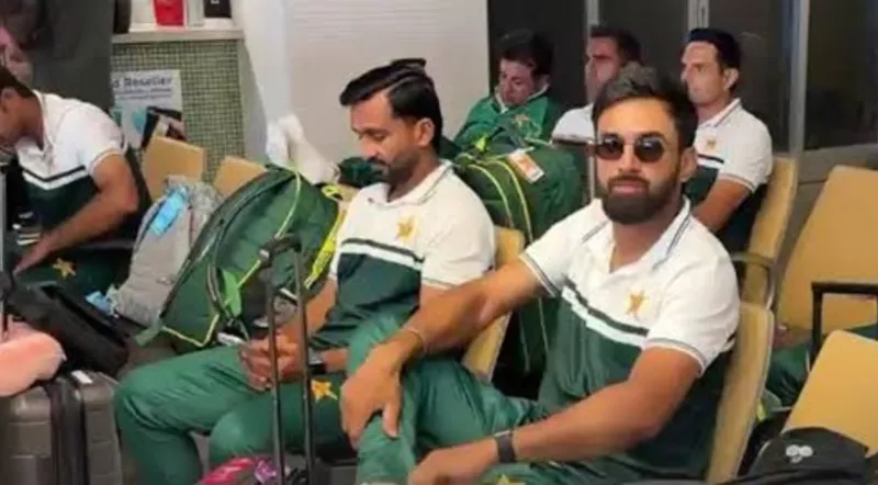 پاکستانی ٹیسٹ ٹیم انگلینڈ پہنچ گئی، تین میچوں کی سیریز 19 اگست سے شروع ہوگی