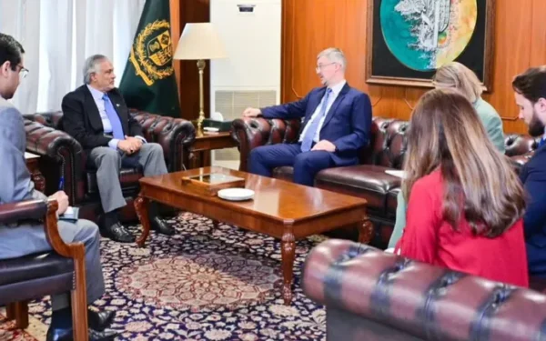نائب وزیراعظم اسحاق ڈار کی روس کے سفیر البرٹ خوروف سے ملاقات (تصویر 1)
