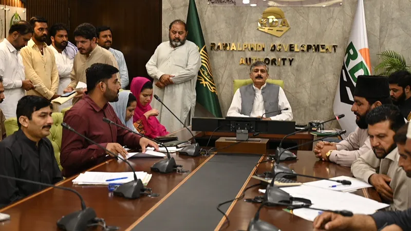راولپنڈی ڈویلپمنٹ اتھارٹی کی جانب سے دو پارکنگ پلازوں کی نیلامی (تصویر 1)