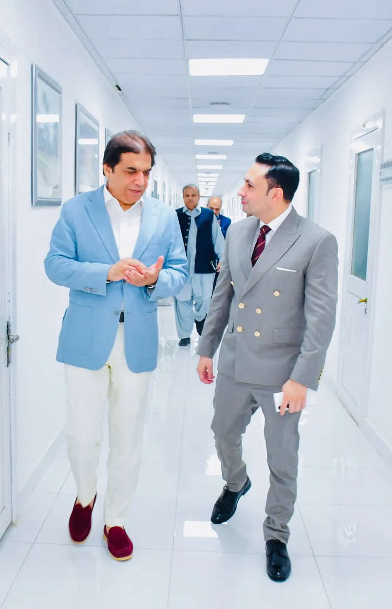 وزیر ریلوے حنیف عباسی اور سردار یاسر الیاس کی ملاقات (تصویر 2)