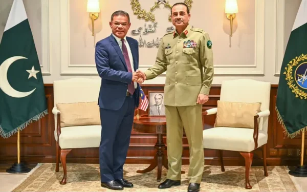 ملائیشیا کے وزیر داخلہ کی فیلڈ مارشل سید عاصم منیر سے جی ایچ کیو میں ملاقات