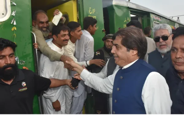وفاقی وزیر ریلوے حنیف عباسی کا ملتان، جھنگ، سرگودھا ٹرین بحال کرنے کا اعلان