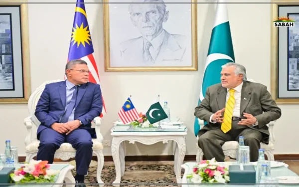 نائب وزیراعظم اسحاق ڈار اور ملائیشیا کے وزیر داخلہ کی ملاقات
