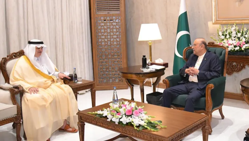 صدر زرداری کی سعودی سفیر نواف بن سعید المالکی کی پاک سعودی تعلقات کے فروغ میں خدمات کی تعریف (تصویر 1)