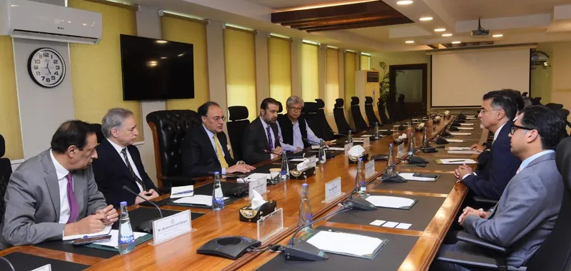 وزیرخزانہ محمداورنگزیب سے سعودی آسیاد گروپ کے وفد کی ملاقات، سرمایہ کاری میں دلچسپی (تصویر 1)