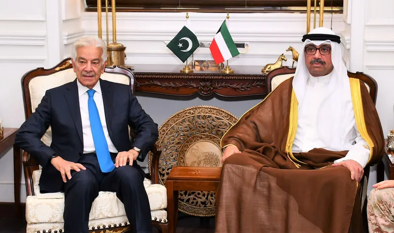 کویتی وزیر دفاع کی خواجہ آصف سے ملاقات، پاکستان اور کویت کے درمیان دفاعی تعاون کا پروٹوکول معاہدہ 2026 طے (تصویر 1)