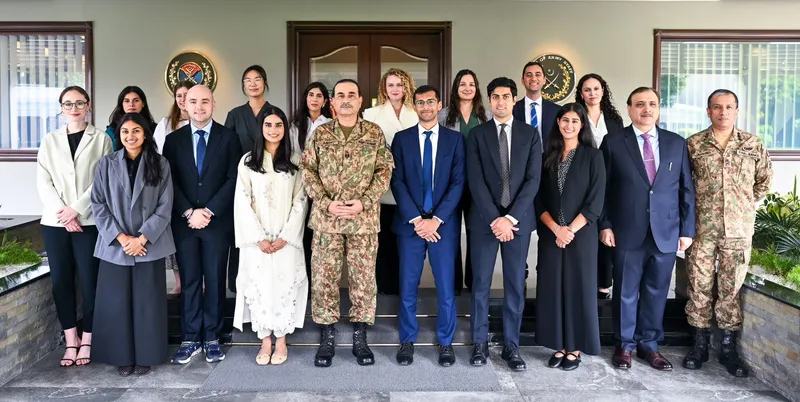 آرمی چیف کی ہارورڈ بزنس اسکول کے طلبہ سے ملاقات، تعلیم، ہنرمندی اور حقائق پر مبنی تجزیے کی اہمیت پر زور