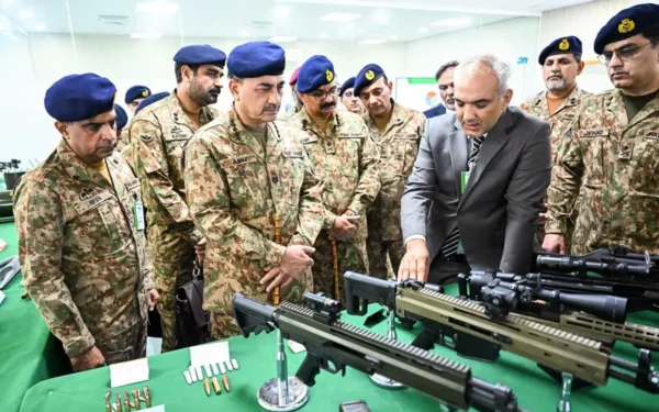 فیلڈ مارشل عاصم منیر کا پاکستان آرڈیننس فیکٹری واہ کا دورہ (تصویر 1)