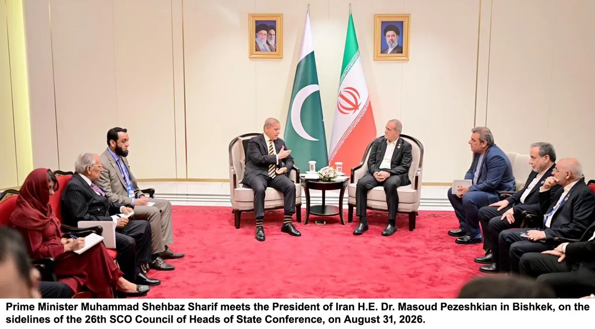 وزیراعظم شہباز شریف کی ایران کے صدر ڈاکٹر مسعود پزشکیان سے ملاقات، قریبی اور دیرینہ تعلقات کا اعادہ (تصویر 3)