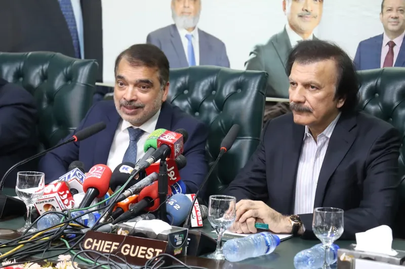 برآمدی شعبے پر سپر ٹیکس ختم، نئی صنعتی پالیسی کا اعلان (تصویر 1)
