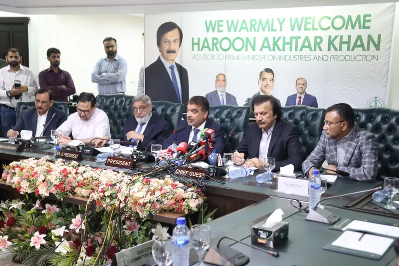 برآمدی شعبے پر سپر ٹیکس ختم، نئی صنعتی پالیسی کا اعلان (تصویر 4)