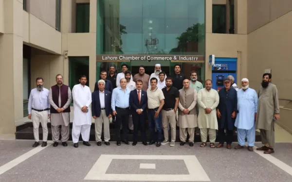 بیڈن روڈ کے تاجروں کی لاہور چیمبر کے صدر سے ملاقات (تصویر 1)