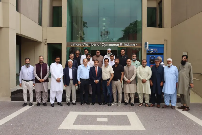 بیڈن روڈ کے تاجروں کی لاہور چیمبر کے صدر سے ملاقات (تصویر 1)