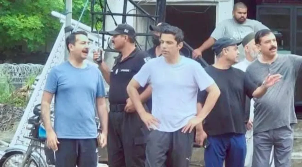 چیئرمین سی ڈی اے و چیف کمشنر اسلام آباد سہیل اشرف کا بارش کے بعد شہر کے مختلف علاقوں کا دورہ، نکاسی آب آپریشن کی نگرانی (تصویر 1)