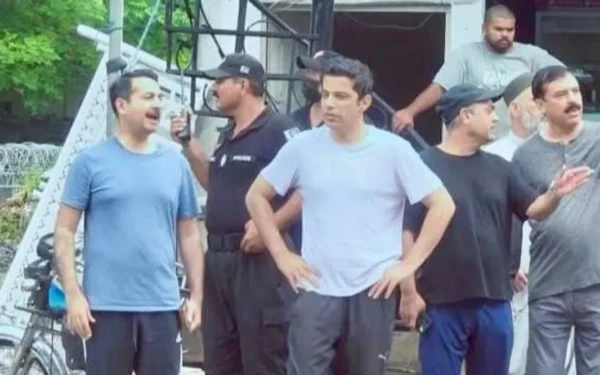 چیئرمین سی ڈی اے و چیف کمشنر اسلام آباد سہیل اشرف کا بارش کے بعد شہر کے مختلف علاقوں کا دورہ، نکاسی آب آپریشن کی نگرانی (تصویر 1)