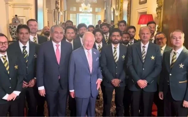 شاہ چارلس سے پاکستانی کرکٹ ٹیم کی ملاقات، پاکستان کی امن کوششوں کو سراہا گیا