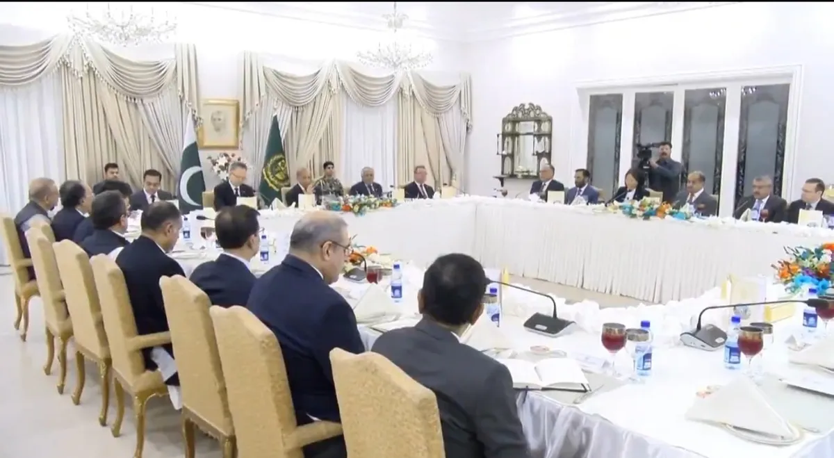 اے ڈی بی کے نائب صدر ینگ منگ یانگ کی وزیراعظم شہباز شریف سے ملاقات، ایم ایل ون پر جلد کام شروع کرنے پر زور (تصویر 2)