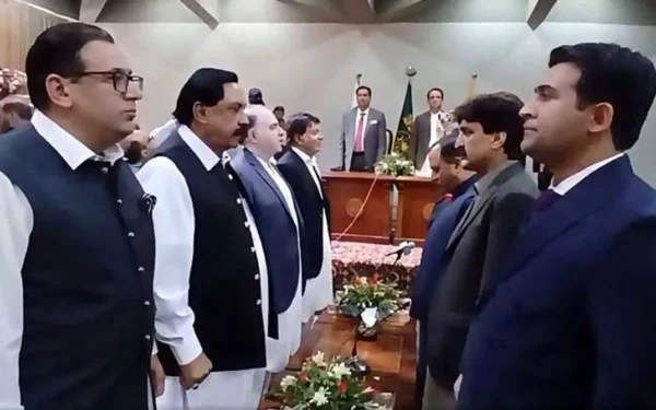 آزاد کشمیر کی نئی 8 رکنی کابینہ نے حلف اٹھا لیا، حکومت سازی کا اہم مرحلہ مکمل