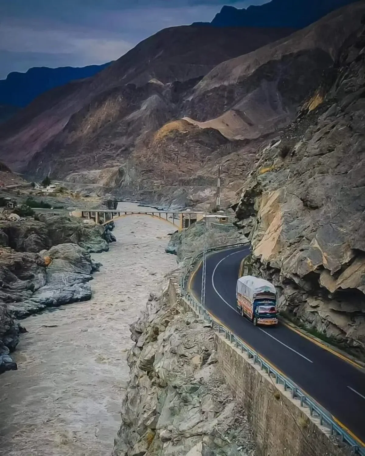 وزیراعظم کے سیاحتی اقدام کے تحت گلگت بلتستان کی 464 کلومیٹر طویل سات سڑکیں وفاق کے حوالے کرنے کے لیے منتخب (تصویر 2)