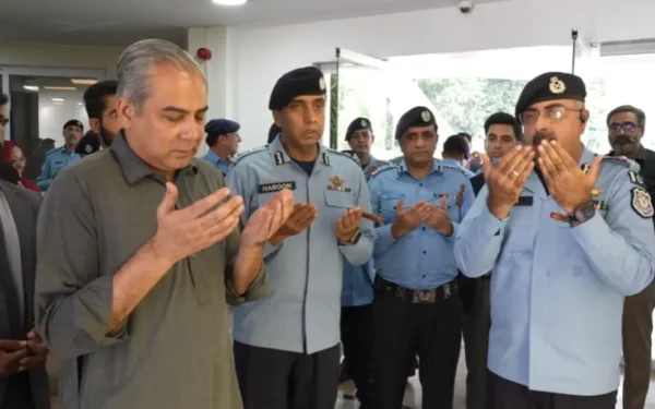 وفاقی وزیر داخلہ نے اسلام آباد پولیس کے جدید کمانڈ، کنٹرول، کمیونیکیشن اینڈ کوآرڈینیشن سینٹر کا افتتاح کر دیا (تصویر 1)