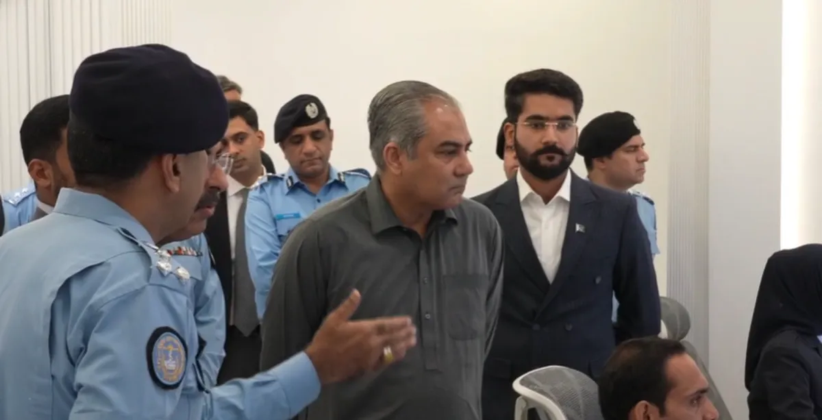 وفاقی وزیر داخلہ نے اسلام آباد پولیس کے جدید کمانڈ، کنٹرول، کمیونیکیشن اینڈ کوآرڈینیشن سینٹر کا افتتاح کر دیا (تصویر 2)