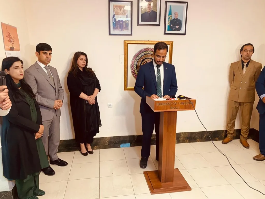 باکو میں پاکستانی سفارت خانے کے زیر اہتمام یومِ سیاہ کشمیر کی تقریب، کشمیری عوام کے حقِ خودارادیت کی حمایت کا اعادہ (تصویر 1)