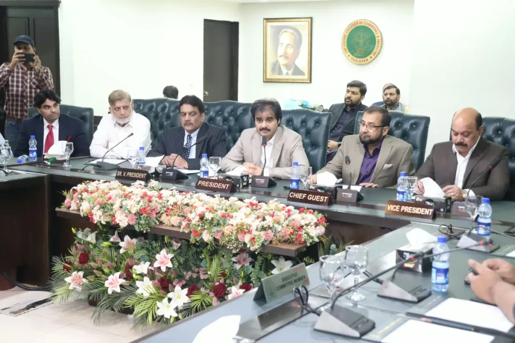 لاہور چیمبر کے صدر علی حسام اصغر ایکسپورٹ لیڈ گروتھ پر بات کر رہے ہیں۔