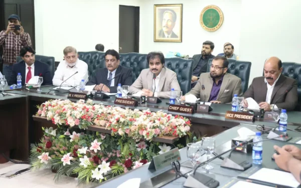 لاہور چیمبر کے صدر علی حسام اصغر ایکسپورٹ لیڈ گروتھ پر بات کر رہے ہیں۔