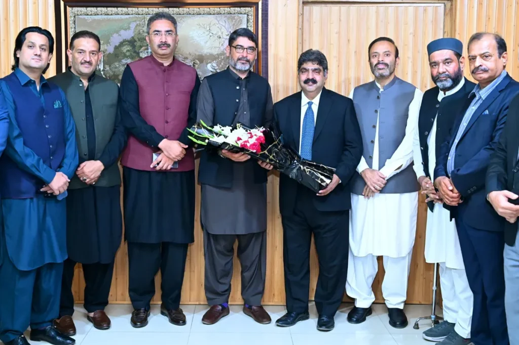 راولپنڈی چیمبر کے صدر نوشیروان خلیل خان کی سربراہی میں وفد ایکسائز حکام سے ملاقات کر رہا ہے۔ (تصویر 1)