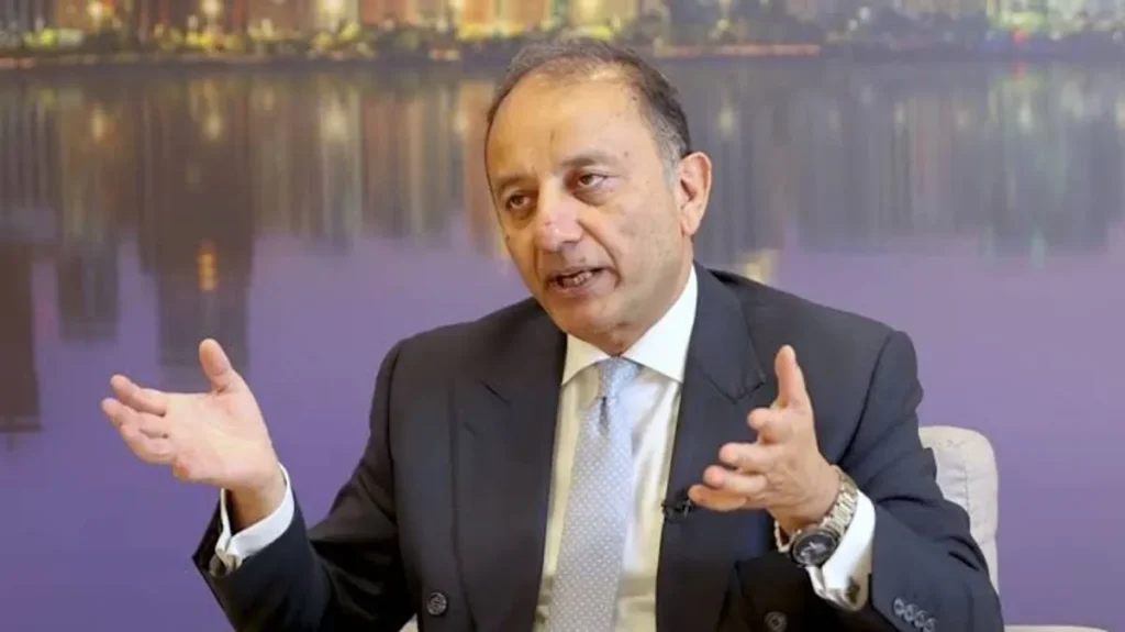 وفاقی وزیر ڈاکٹر مصدق ملک پری کاپ-31 ڈائیلاگ سے خطاب کرتے ہوئے موسمیاتی تبدیلی اور گلیشیئرز کا پگھلنا پر گفتگو کر رہے ہیں۔