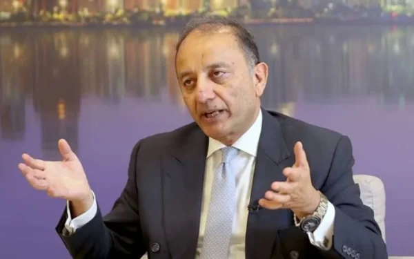 وفاقی وزیر ڈاکٹر مصدق ملک پری کاپ-31 ڈائیلاگ سے خطاب کرتے ہوئے موسمیاتی تبدیلی اور گلیشیئرز کا پگھلنا پر گفتگو کر رہے ہیں۔